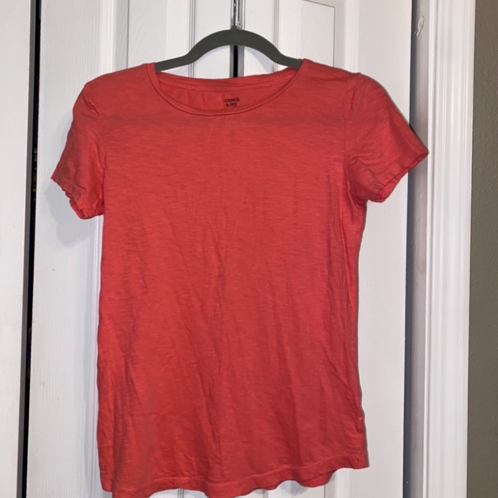 Crown & Ivy t-shirt